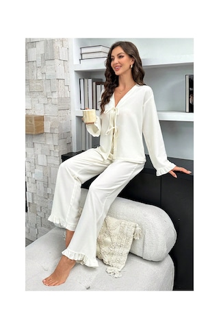 Moda Dua Kadın Beyaz Önden Bağlamalı Kolu Ve Paçası Fırfır Detaylı Uzun Kollu Pijama Takımı
