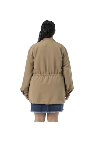 Büyük Beden Çıtçıt Ve Fermuar Kapamalı Beli Büzgülü Astarlı Vizon Trençkot Vizon