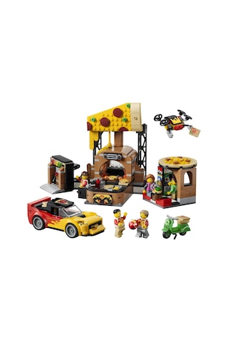 LEGO® City Araçlarla Pizza Dağıtım Deneyimi 60496 - 6 Yaş ve Üzeri Çocuklar için 4 Minifigür İçeren Oyuncak Yapım Seti (494 Parça)