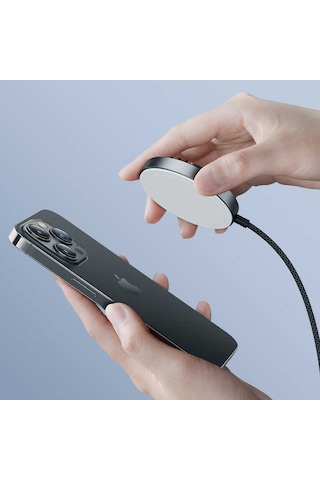 Benks MFM01 MFI Sertifikalı Standlı 15W Hızlı Şarj Özellikli Magsafe PD Wireless Şarj Aleti Benks-25415 Siyah