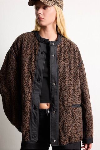 Defacto Relaxed Fit Bisiklet Yaka Leopar Desenli Çıtçıtlı Mont H8587ax26wnbk81 Siyah-bk81
