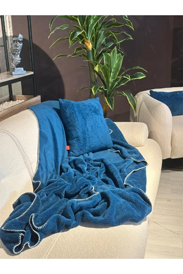 Wellsoft Tek Kişilik Tv Battaniye Ve Kırlent Seti 150 X 200 Cm Mavi