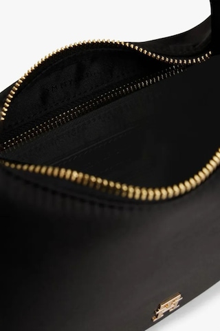 Tommy Hilfiger Kadın Bright Bracelet Hobo Metal Halka Saplı Saten Omuz Çantası - Siyah Çok Renkli