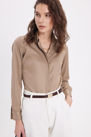 Tudors Kadın Slim Fit Dar Kesim Vucüda Oturan Uzun Kollu Gizli Düğme Detaylı Koyu Vizon Basic Gömlek-41568 Koyu Vizon