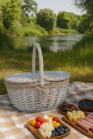 Beyaz Hasır Piknik Sepeti 40x30x19 Cm Kapaklı Termoform Sepet Krem Kumaş Detaylı Beyaz