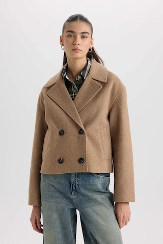 DeFacto Regular Fit Smokin Yaka Düğmeli Cepli Kısa Kaşe Kaban D7379AX25SPBN561 Kahve