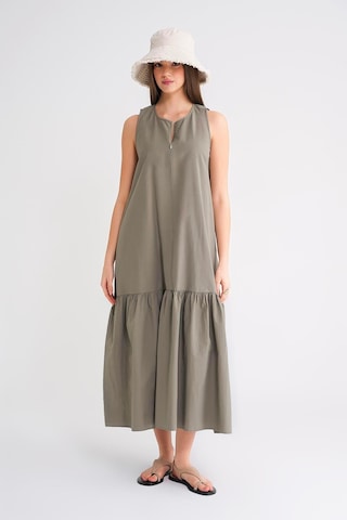 4695 Kadın Eteği Pileli Fermuar Detaylı Uzun Paraşüt Elbise Haki Haki