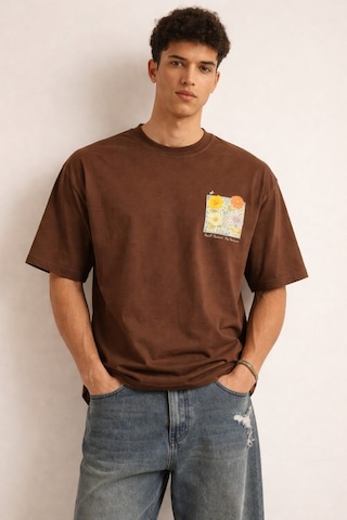 Tarz Cool Erkek Floral Baskılı Tişört Oversize Fit, Sırt Desenli Small Moments Big Memories Kahverengi