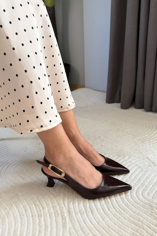 Preshley Kadın Flow Kahve Rugan Sivri Burunlu Kısa 5 Cm Topuklu Rahat Şık Arkası Acık Stiletto Ayakkabı Kahverengi