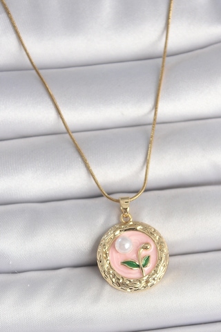 316l Çelik Gold Renk Zincir Pembe Çiçek İşlemeli İnci Detay Portre Model Kadın Kolye Altin