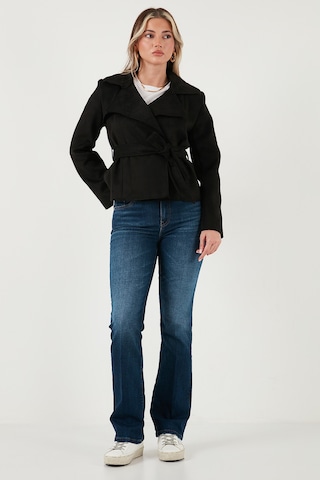Lela Regular Fit Kruvaze Yaka Kuşaklı Süet Dokulu Bayan Ceket 6839640 Siyah
