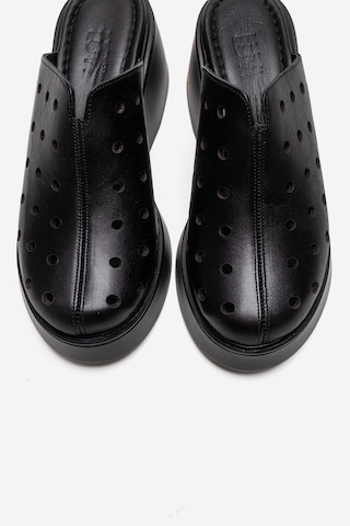 Luvishoes Nıves Siyah Hakiki Deri Delikli Kadın Dolgu Topuklu Terlik