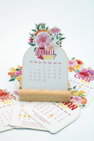 Ahşap Standlı Özel Kesim Çiçek Buketi Tasarımlı 2027 Masaüstü Takvimi 8x12 Cm - Romantik Yeni Yıl Hediyesi Çok Renkli