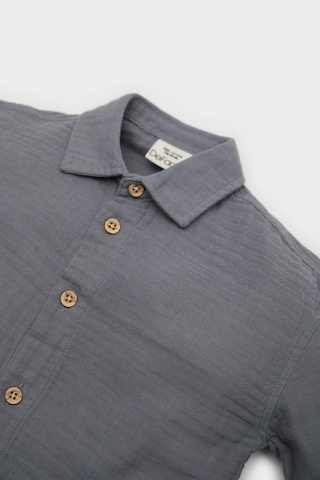 DeFacto Erkek Bebek Dokuma Etiketli Müslin Uzun Kollu Gömlek E2002A525SPGR452 Gri