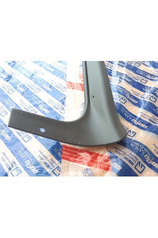 Fiat Tempra Tipo Sağ Ön Kapı Eşik Çıta Plastiği 92518423