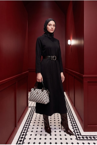 Armine Trend Kemer Detaylı Bisiklet Yaka Uzun Kollu Rahat Kesim Cepli Uzun Elbise Siyah 26ktd910