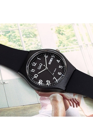 Q&Q QCG21204 Siyah Rakamlı Su Geçirmez Çift Takvimli Kol Saati