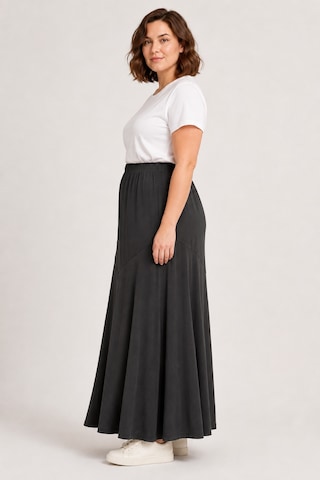 Bihan Store Yüksek Bel Sandy Kumaş Panelli Dökümlü Battal Boy Maxi Etek Y26-90980-siyah