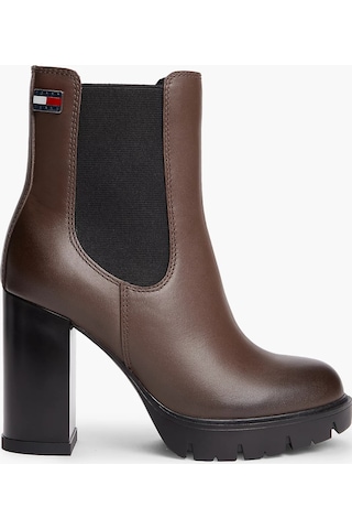 Tommy Hilfiger Kadın Marka Bayrak Logolu Chelsea Modeli Bağcıksız Topuklu Şık Görünüşlü Kahverengi Bot & Bootie En0en03112 Gt7