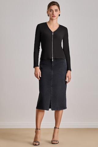 Dar Kesim Siyah Kaşkorse Bluz Siyah