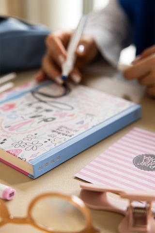 2026 Dikey Haftalık Ajanda 12 Aylık Sert Kapak 18x20 Cm - Çok Renkli Sketch