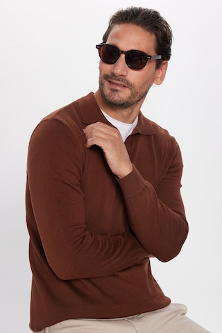 Tudors Erkek Standart Fit Normal Kesim Polo V Yaka Kahverengi Triko Kazak-32627 Kahverengi