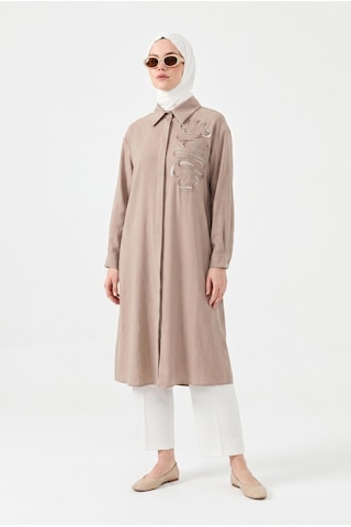 Armine Trend Gizli Patlı Tam Boy Düğmeli Gömlek Yaka 120 Cm Boy Tunik Açık Vizon 26yt417