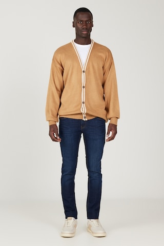 AC&Co / Altınyıldız Classics Erkek Karamel-ekru Standart Fit Normal Kesim V Yaka Triko Hırka Karamel - Ekru