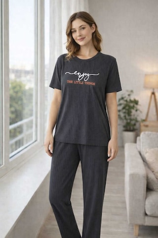 Kadın %100 Pamuk Pijama Takımı Raporlu Kumaş Rahat Kalıp Yazlık Ev Giyim Siyah