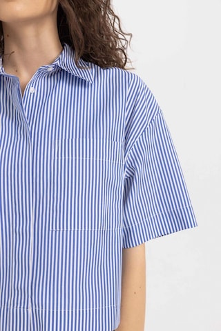 Defacto Crop Çizgili Poplin Kısa Kollu Gömlek C8747AX24SMBE503 Mavi