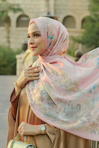 Buttonscarves Al Qasr Saten Şal - Lotus Pembe