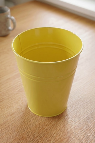 Konik Metal Saksı & Vazo - 25 Cm Dekoratif Çok Amaçlı Renkli Çiçeklik 25x23/15 Cm Sarı