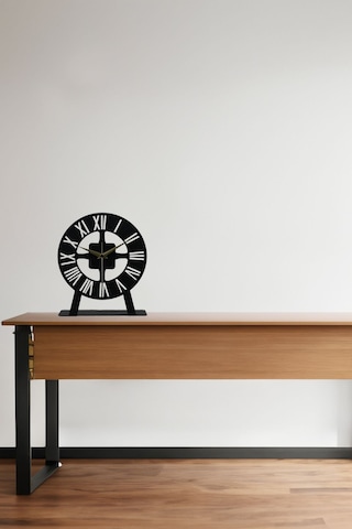 Roma Model Metal Lazer Kesim Akar Sessiz Mekanizmalı Masa Saati Siyah