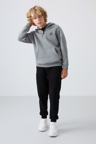 Tommylife Gri Melanj Pamuklu Kalın İçi Tüylü Yumuşak Dokulu Standart Fit Nakışlı Erkek Çocuk Sweatshirt - 112 Gri Melanj