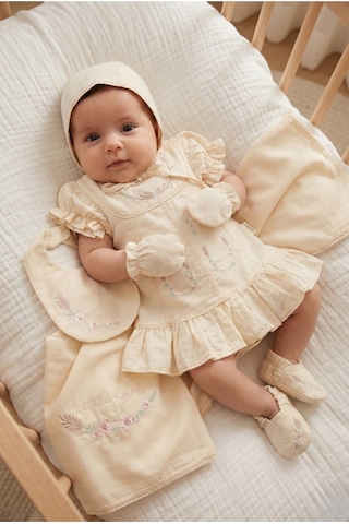 Zeynuko Kız BebekPamuk Battaniyeli Little Girl 6'lı Yenidoğan Hastane Çıkışı Zıbın Seti Bej