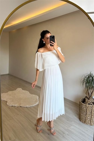 Neşeli Butik Kadın Omzu Açık Piliseli Midi Şifon Elbise Nm006 Beyaz