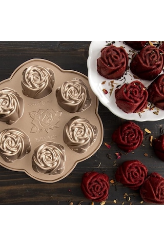 Nordicware 6 Lı Mini Gül Kek Kalıbı - Platin