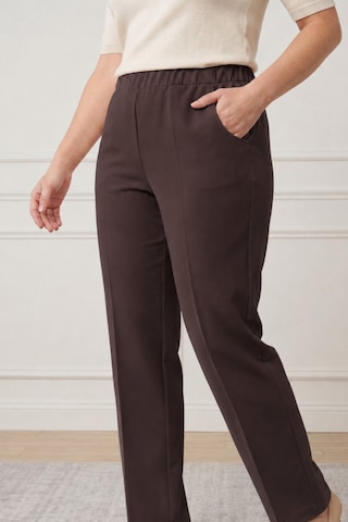 Kadın Beli Lastikli Yan Cepli Önden Dikişli Düz Paça Pantolon Kahverengi