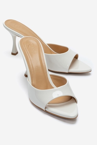 Luvishoes Tıera Beyaz Rugan Kadın İnce Topuklu Terlik
