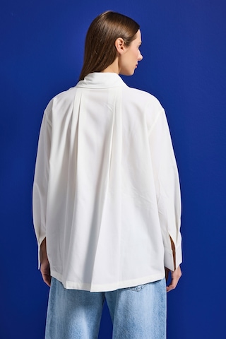 Itsbasic Kadın Beyaz W5 Oversize Özel Pamuk Kumaş Tasarım Gömlek