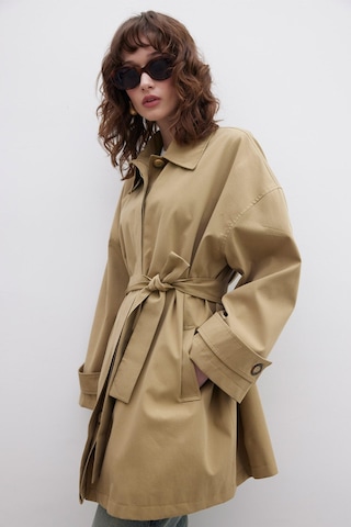 Manuka Stokholm Şal Detaylı Oversize Trençkot Yeşil