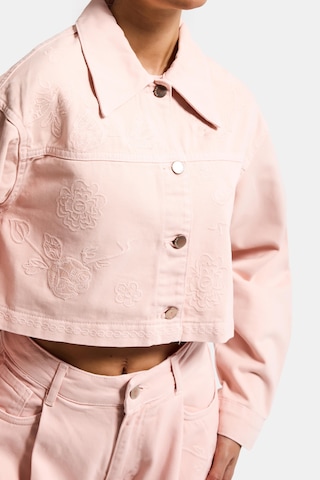 it's basic Kadın Pudra Renk 6s6-20 Crop Fit Çiçek Nakış Desenli Özel Tasarım Denim Ceket