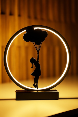 Balonla Uçan Kız Figürlü Kablolu Led Masa Lambası Sanatsal Dekoratif Gece Işığı Balonkız