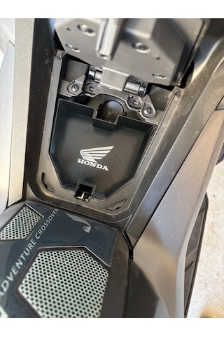 Honda Adv 350 Uyumlu Depo Kapağı Üstü Torpido Bagaj Honda Logolu Beyaz  - Siyah