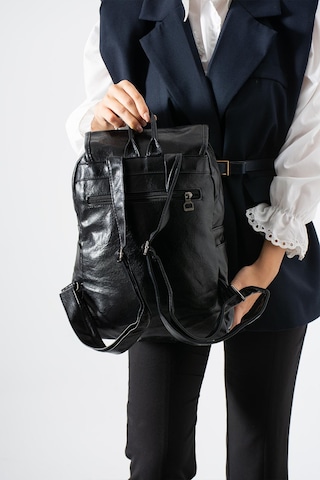 571 Collections Suni Deri Yıkama Sırt Çantası Poliüretan Siyah Model: 571-14-16ı Siyah