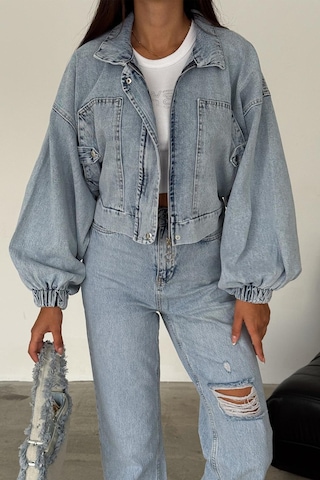 Kadın Açık Mavi Kısa Denim Ceket Elastik Manşetli Crop Model Mavi