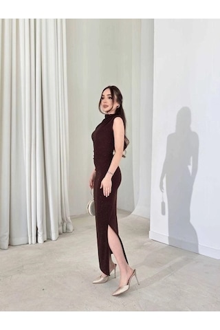 Moda Kadın Likralı Simli Kumaş Yandan Yırtmaçlı Uzun Elbise Şık Kolsuz Abiye - Kahverengi Çok Renkli
