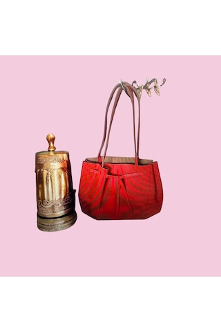 Estee Lauder. Kırmızı Deri Omuz Çantası-genişlik-42-derinlik-37-vintage Açık Kırmızı