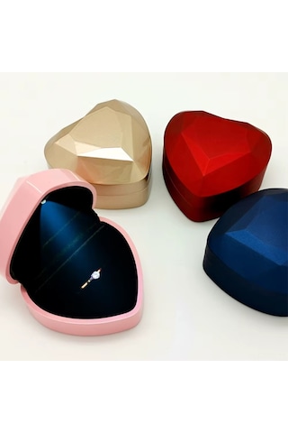 Springsun Kırmızı Mat Lakalı Kalp Şekilli Elmas Yüzlü Led Işıklı Yüzük Kutusu 7.2x6.6x4.5cm Kırmızı