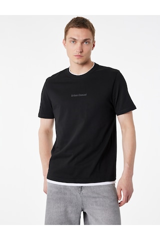 Koton Regular Fit Kısa Kollu Bisiklet Yaka Pamuklu Kontrast Detaylı Baskılı Tişört Siyah 6sam10280mk